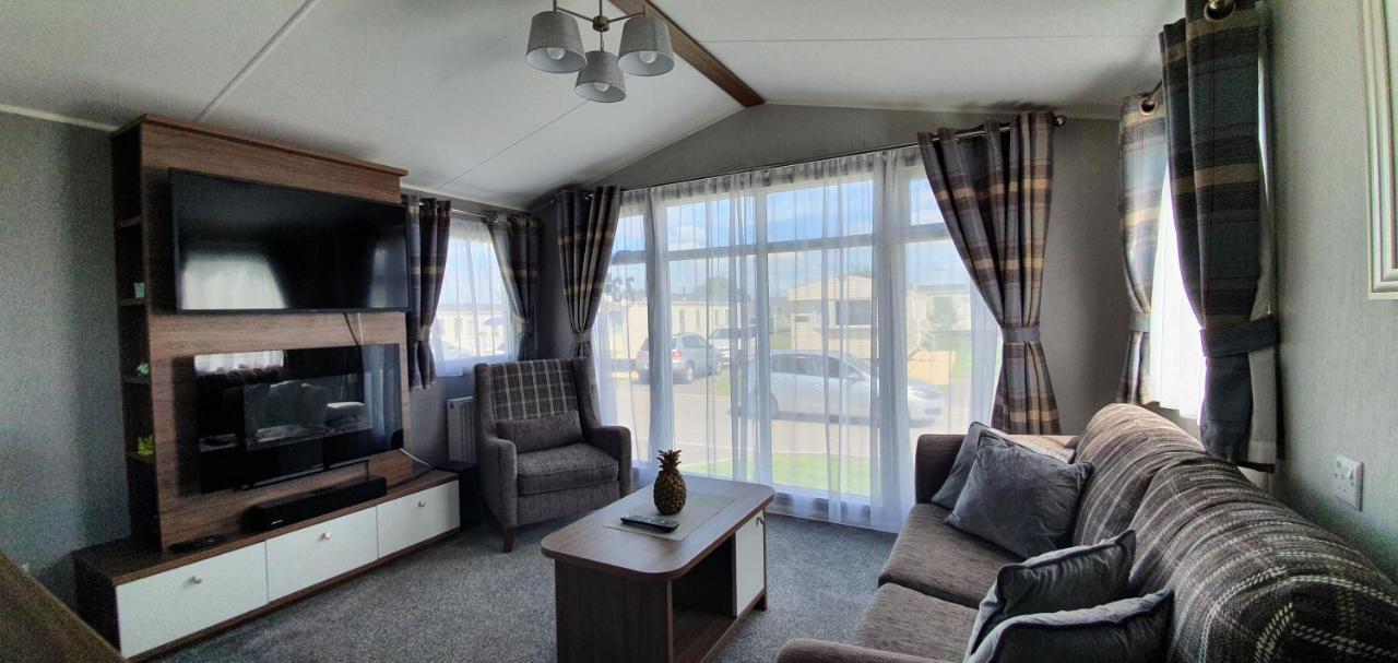 Rj Luxury Caravan Hire With Hot Tub แททเทอร์ชอล ภายนอก รูปภาพ