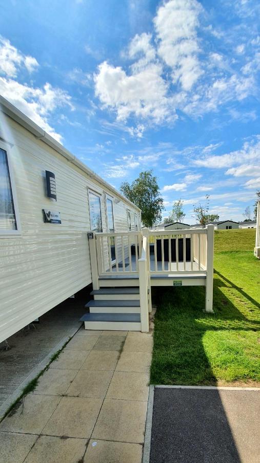 Rj Luxury Caravan Hire With Hot Tub แททเทอร์ชอล ภายนอก รูปภาพ