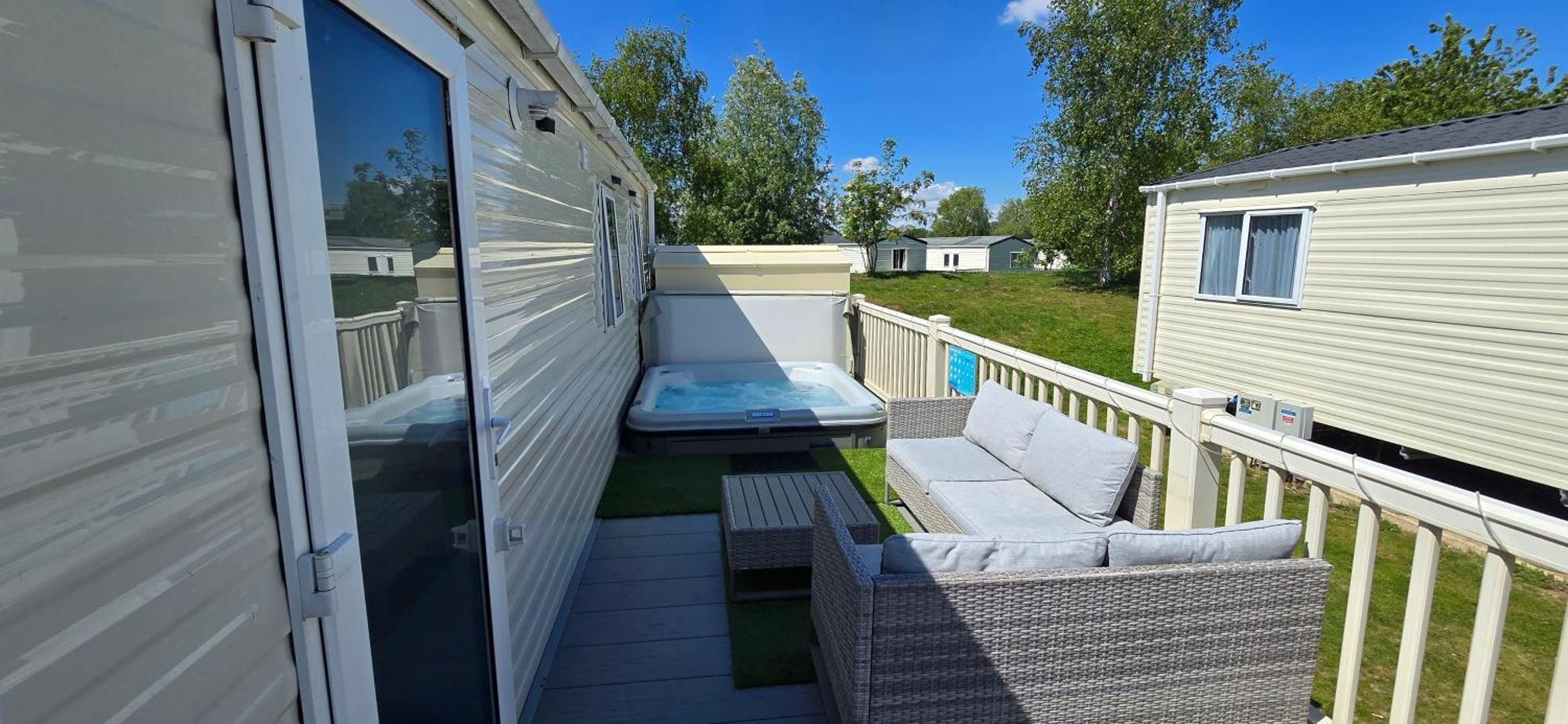 Rj Luxury Caravan Hire With Hot Tub แททเทอร์ชอล ภายนอก รูปภาพ