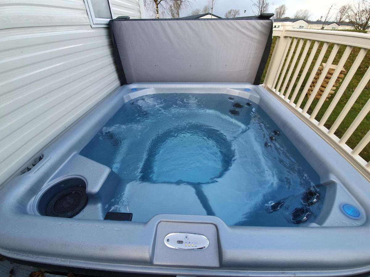 Rj Luxury Caravan Hire With Hot Tub แททเทอร์ชอล ภายนอก รูปภาพ