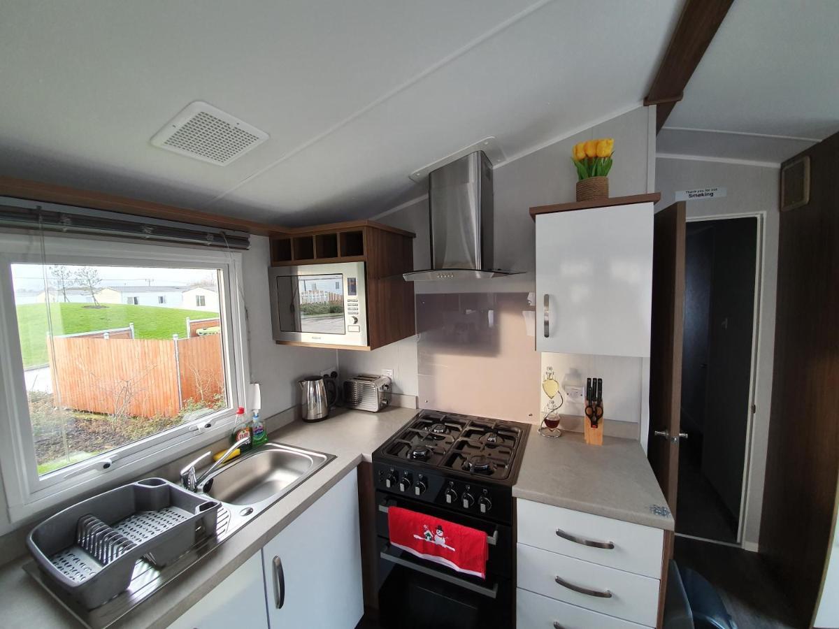 Rj Luxury Caravan Hire With Hot Tub แททเทอร์ชอล ภายนอก รูปภาพ