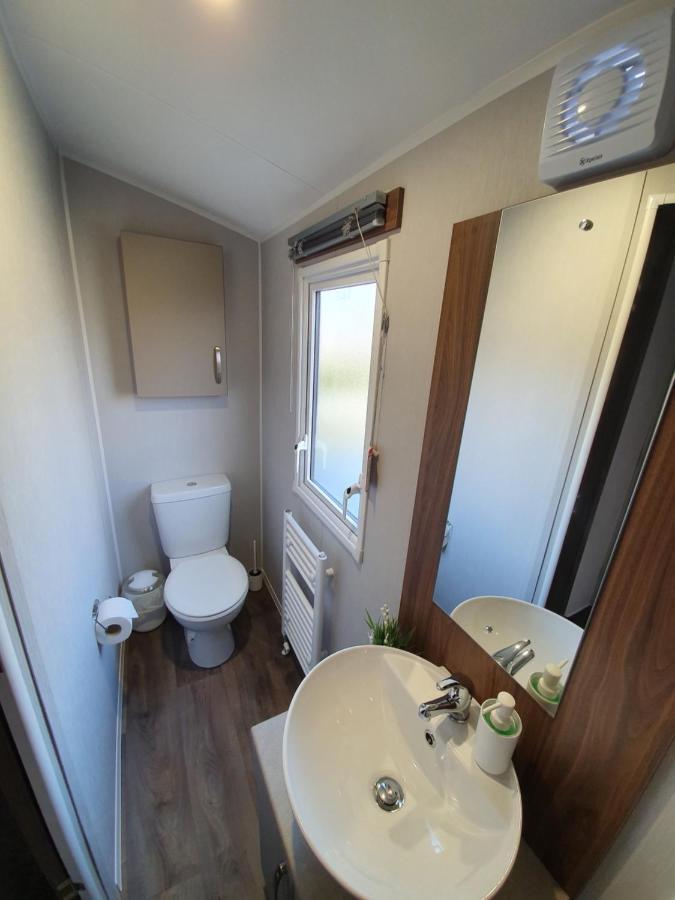 Rj Luxury Caravan Hire With Hot Tub แททเทอร์ชอล ภายนอก รูปภาพ