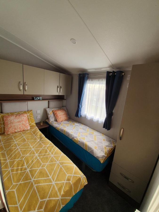 Rj Luxury Caravan Hire With Hot Tub แททเทอร์ชอล ภายนอก รูปภาพ